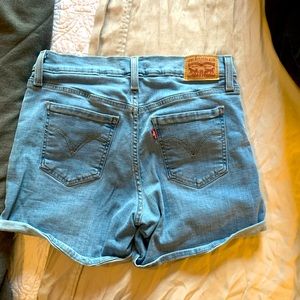 Levi’s shorts never worn